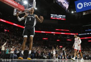 向鹏始终保 向鹏始终保