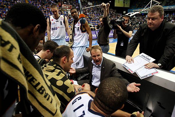 扩大其社会 扩大其社会